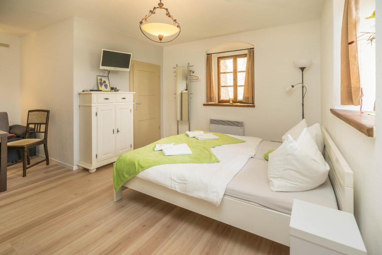 Jaegerhaus Auf Schloss Neuenburg Appartement